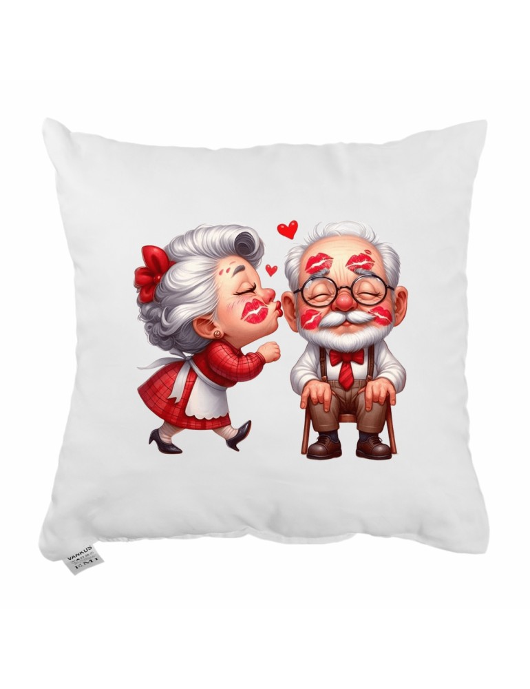 декоративна_подушка_love_story_із_зображенням_закоханої_літньої_пари
