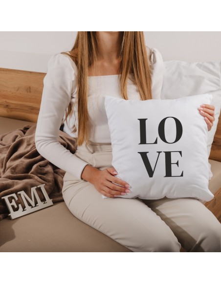бавовняна_подушка_з_написом_love_скандинавський_стиль_emi