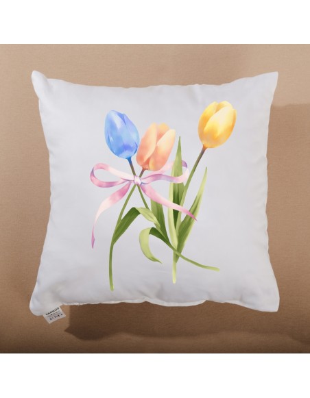 Подушка_Colora_від_ EMI_з_букетом_тюльпанів_перев'язаним_рожевою_стрічкою