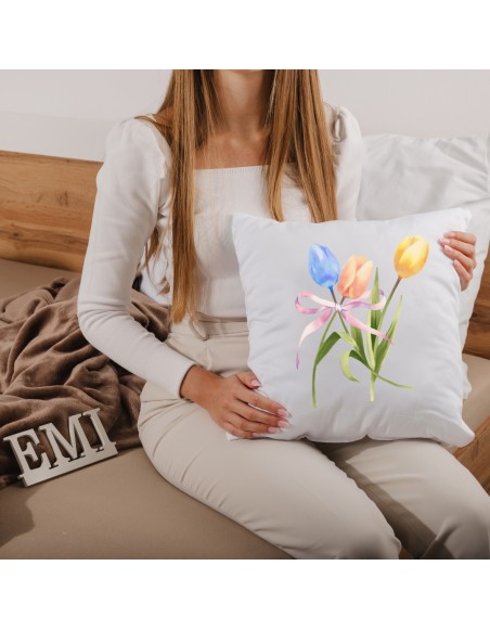 Ніжний_акварельний_малюнок_трьох_тюльпанів_на_подушці_EMI_Colora