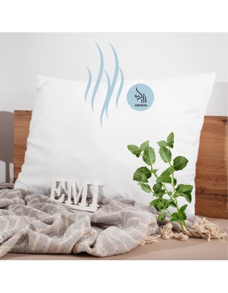 osvizhayucha_podushka_z_myatoyu_v_spalni_emi