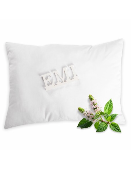 zaspokiyliva_podushka_z_melisoyu_v_interieri_spalni