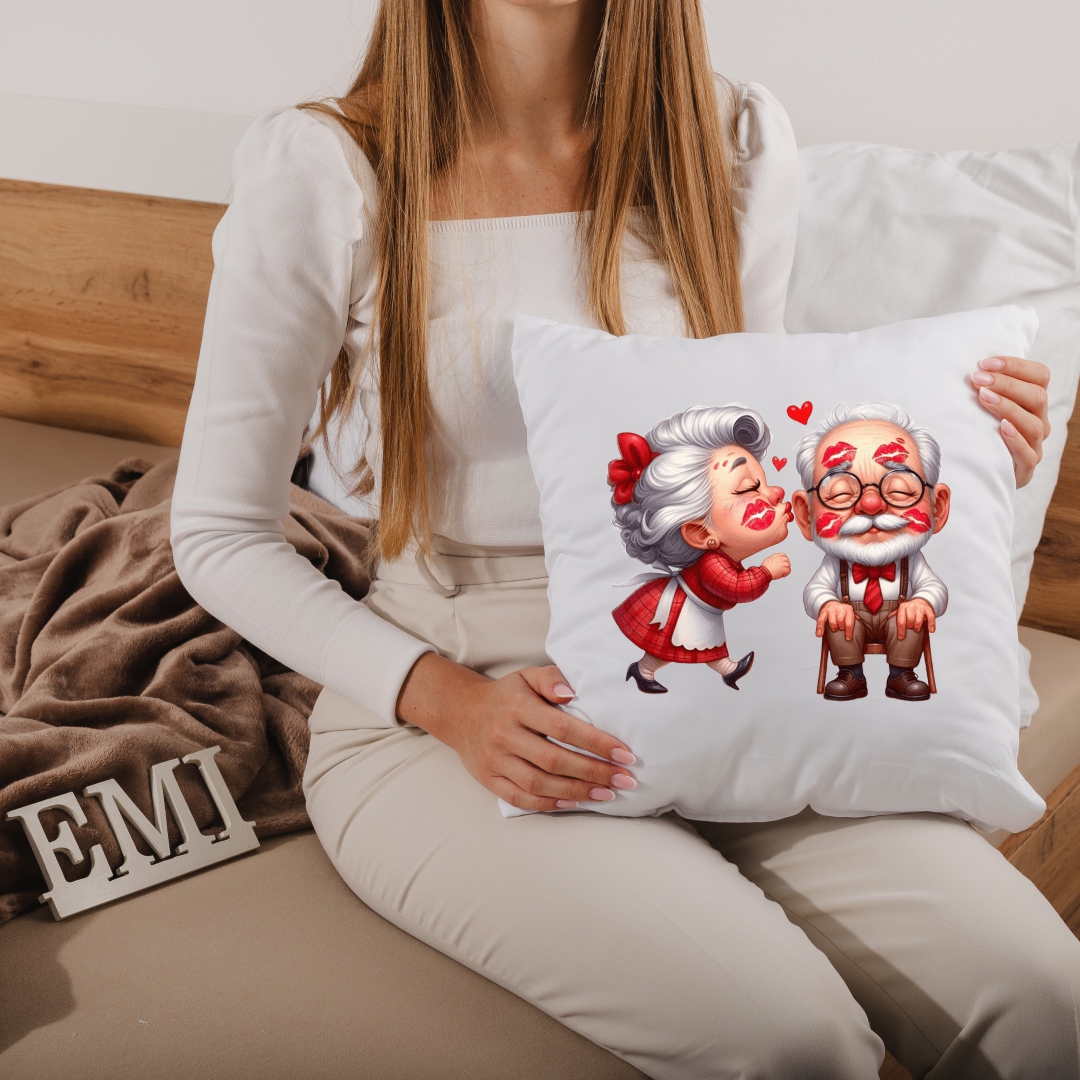 бавовняна_подушка_з_принтом_історії_кохання_декор_для_спальні