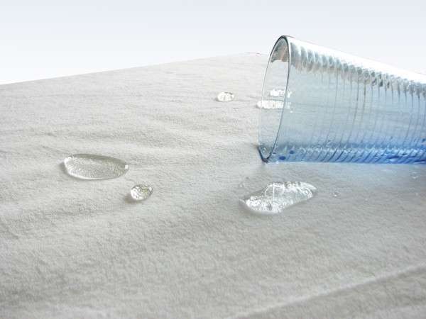 Nepremokavý frote materiál Подушка 70 x 90 з водонепроникною наволочкою EMI