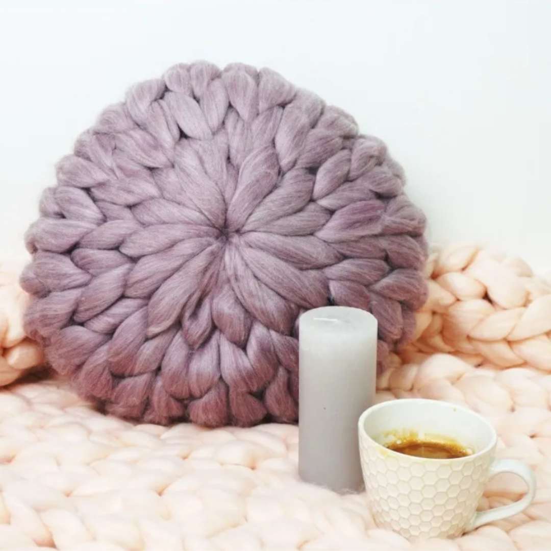 В'язана_декоративна_подушка_EMI