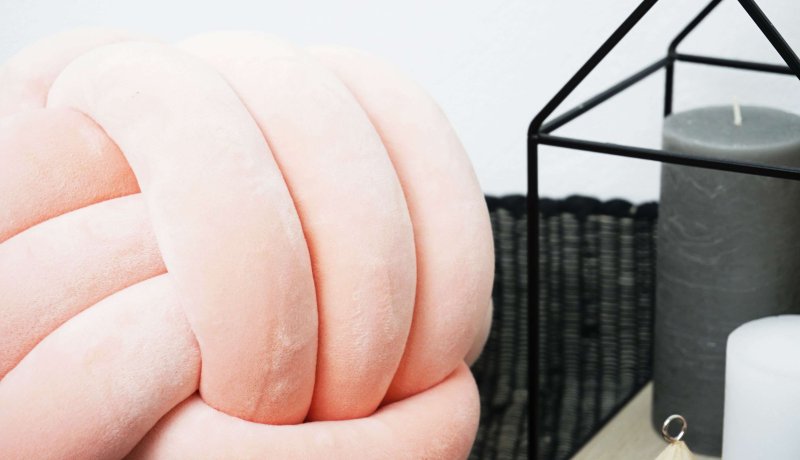 Декоративна_подушка_Вузлик_EMI