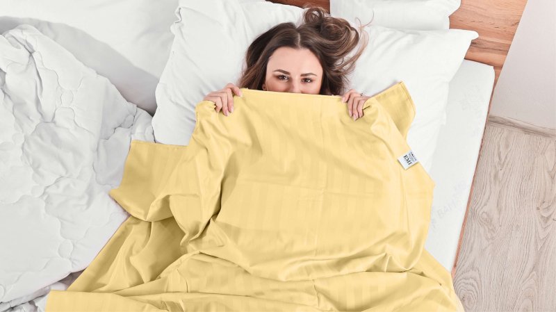 Простирадло класичне з золотого дамаску 140х220 EMI