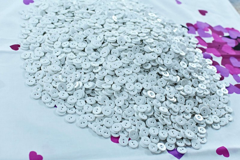 Білий_ґудзик_діаметром_1,5см_EMI