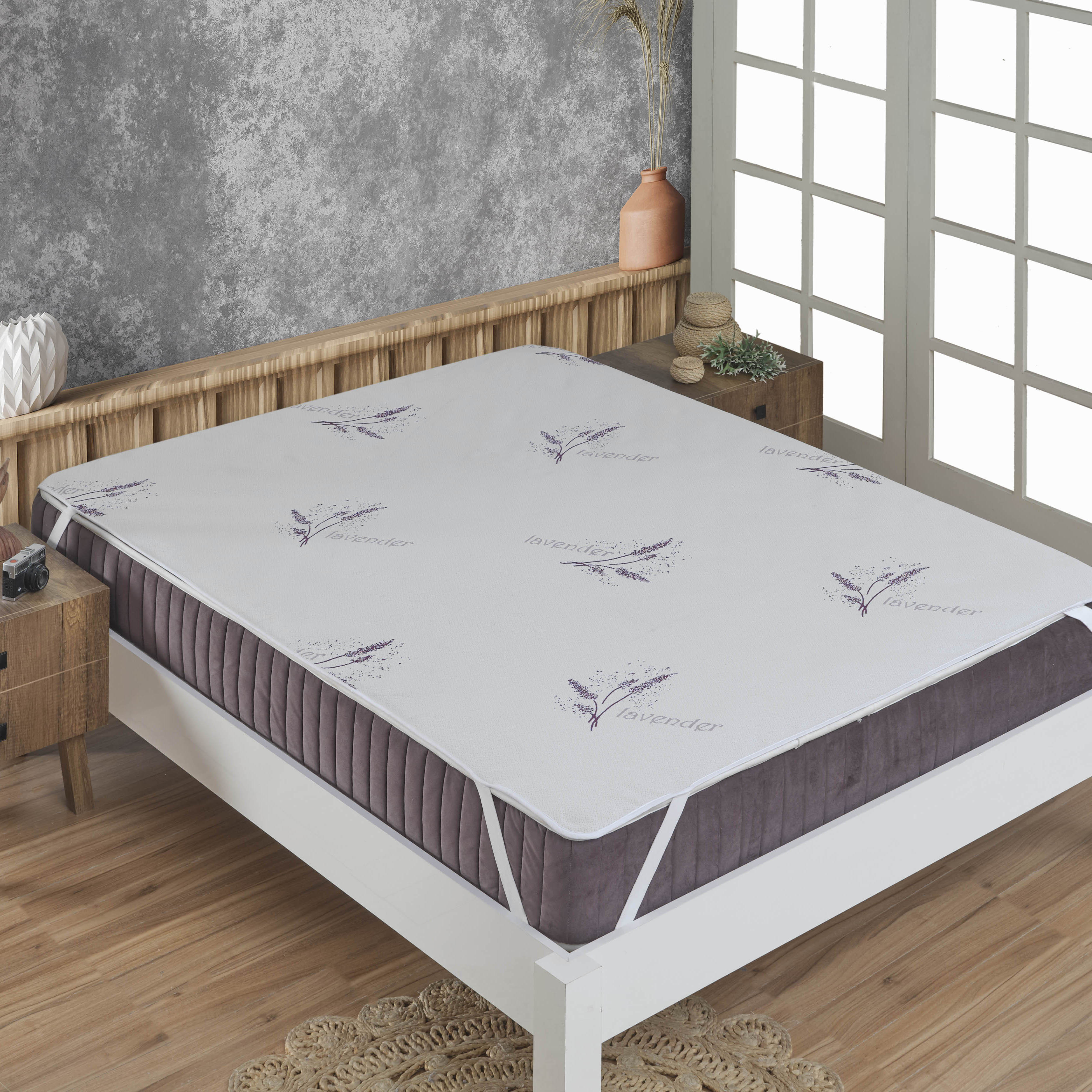 Водонепроникне простирадло Lavender з еластичною гумою